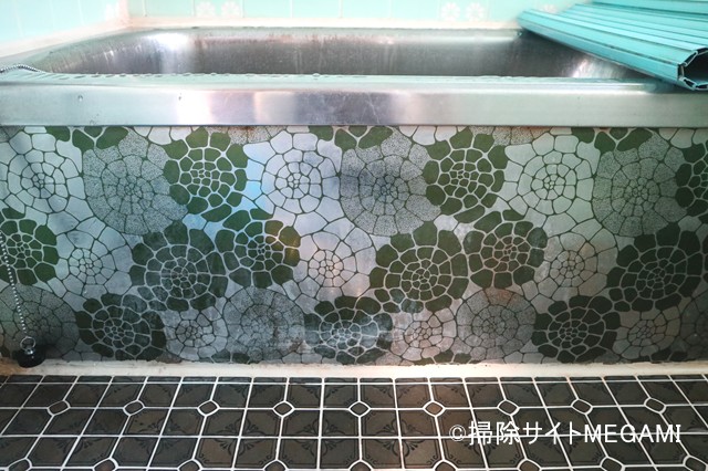 ザラザラ汚れが付いた浴槽の外側