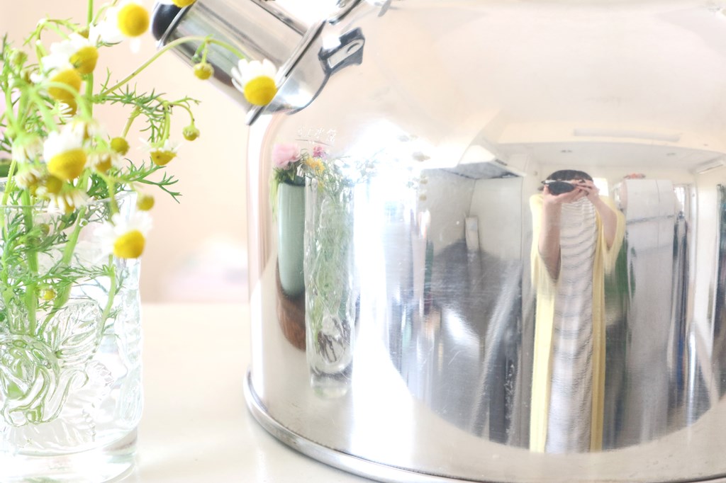 やかんについた油汚れや焦げの落とし方・重曹でくすみを取る「魔法のような」掃除術