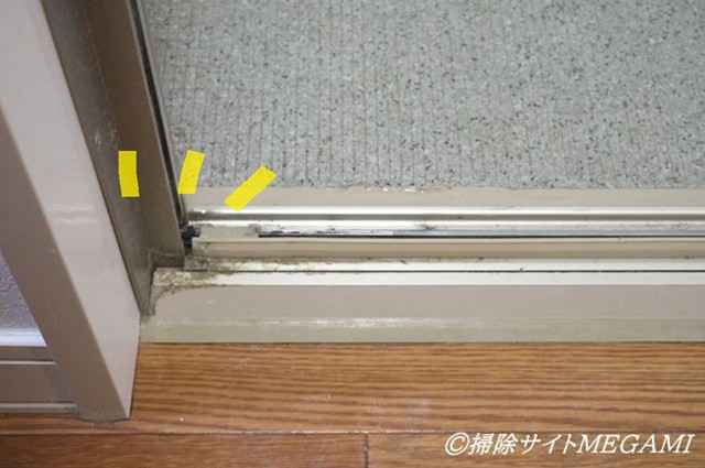 お風呂のドアレールの汚れ