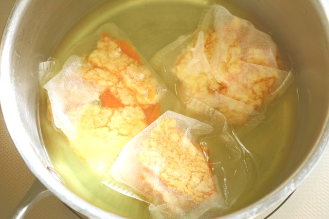 みかんの皮を煮る