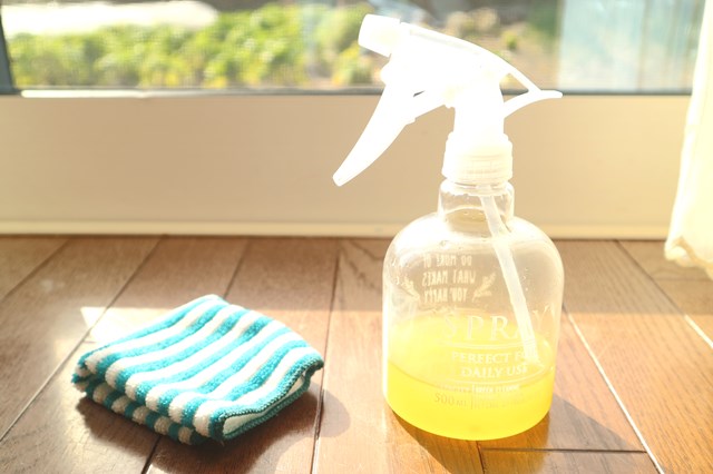 みかんの皮洗剤で窓ふき