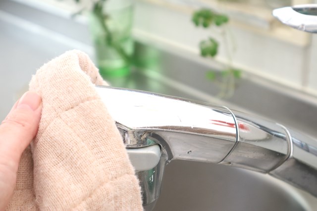 みかんの皮洗剤でカラン磨き