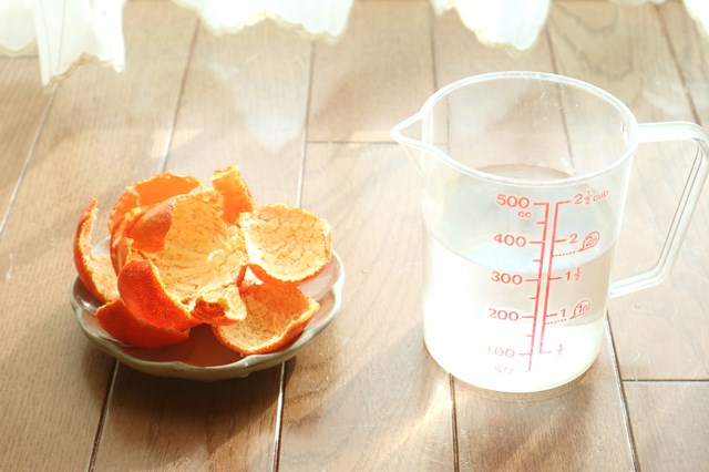 みかんの皮で洗剤づくり