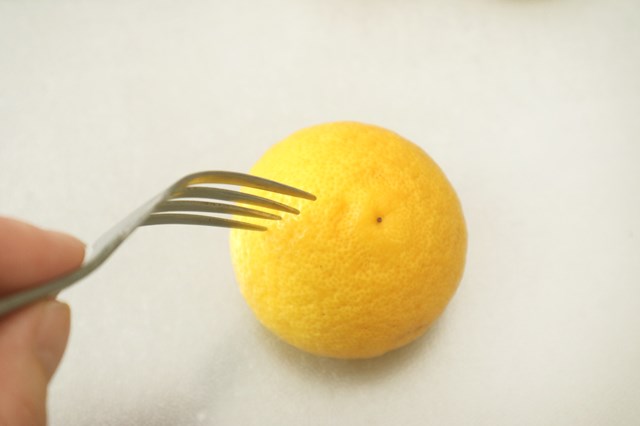 ゆずに穴をあける