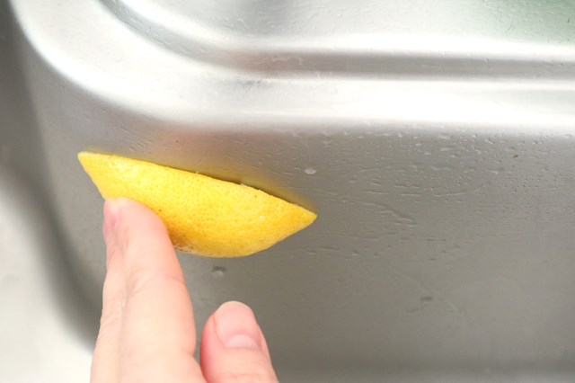 ゆずの皮でシンク磨き