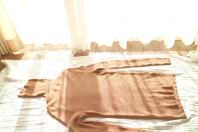 セーターの縮みを直し干す