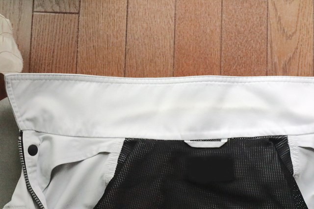 作業服の襟が綺麗に