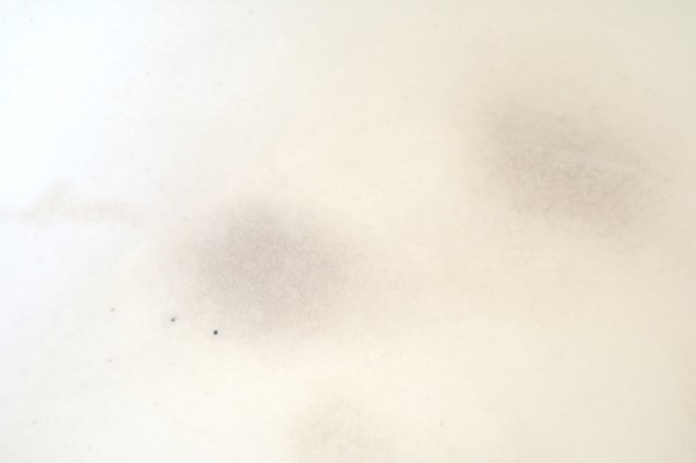 ひび割れに入り込んだ汚れ