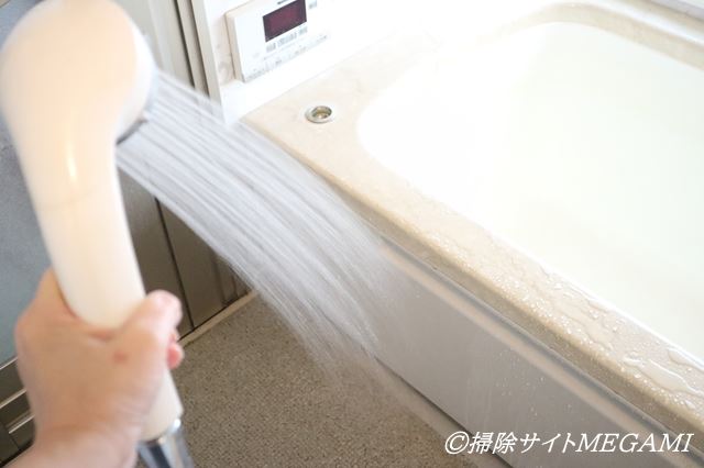 浴槽の外側についた汚れ