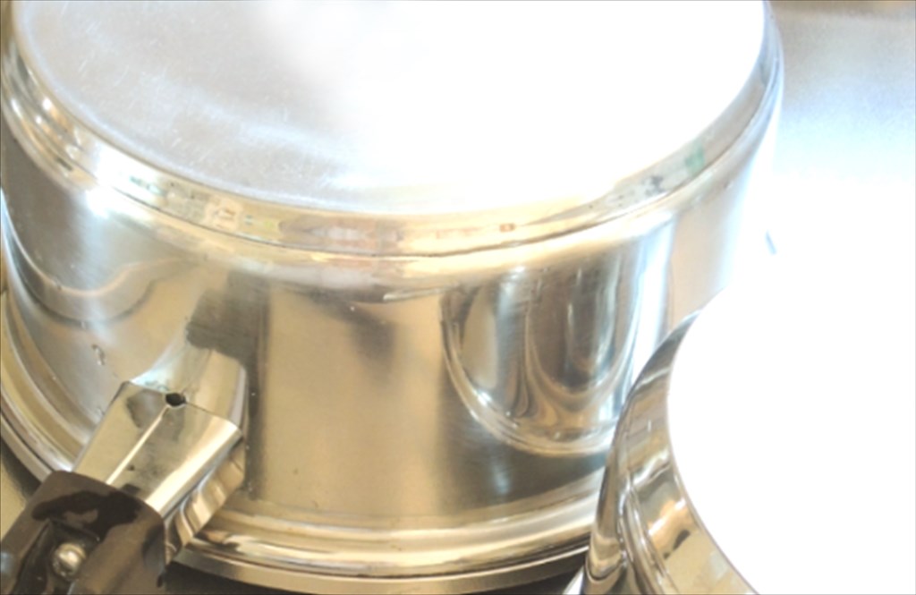 鍋底にこびりついた「黒い焦げ」の落とし方!重曹を最強にするのが成功のコツ